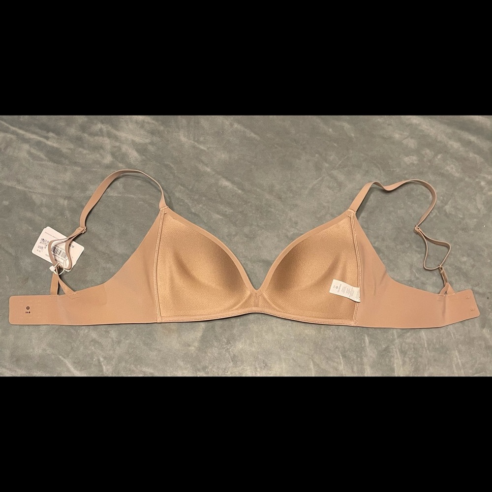 New with tag Lululemon Take Shape Bra 34B.